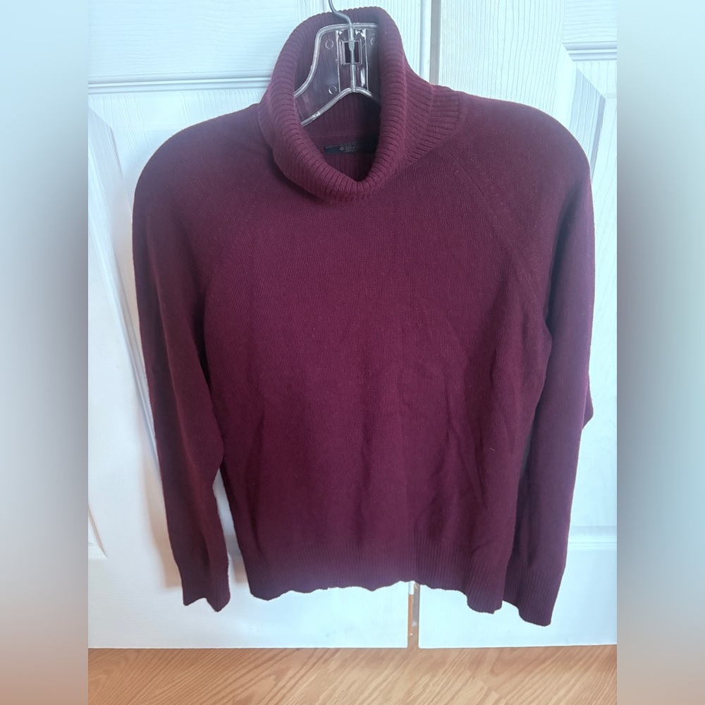 Brooks Brothers burgundy cashmere women’s turtleneck sweater size M